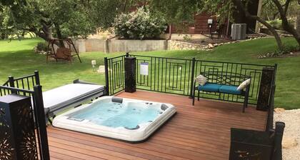 Amazing 3/3 with 5th bed in game room ~~ Pool, Hot Tub, Indoor & Outdoor Games!