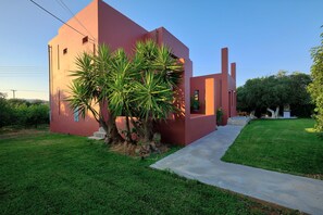 Property grounds - Bright villa surrounded by orange trees (Χανιά)