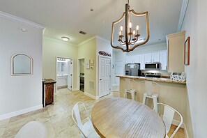 Dining - *30A Seagrove Highlands Ground Floor Unit- 2 bikes included (Santa Rosa Beach)