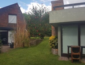 Property grounds - Near the beach. Quiet place, Big kitchen, BBQ. (Punta del Este)