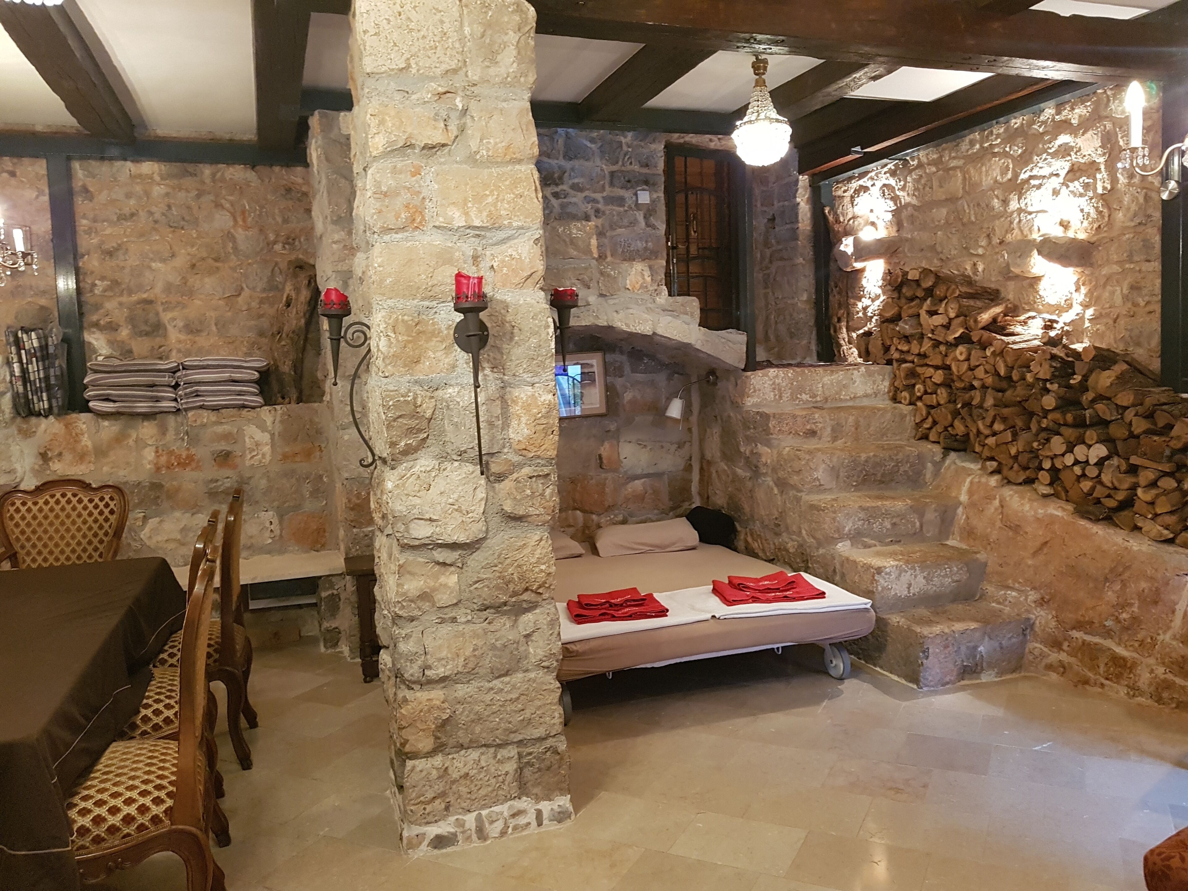 2 habitaciones, tabla de planchar con plancha, cuna de viaje y wifi 