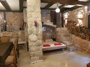 2 habitaciones, tabla de planchar con plancha, cuna de viaje y wifi