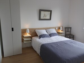 3 Schlafzimmer, Reisekinderbett, kostenloses WLAN, Bettwäsche