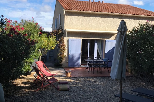Mazet, vue du jardin