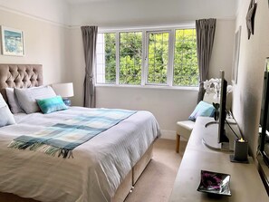 2 Schlafzimmer, Schreibtisch, Bügeleisen/Bügelbrett, kostenloses WLAN