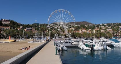 Tranquilo apartamento T2 en la colina de Lavandou cerca de la playa