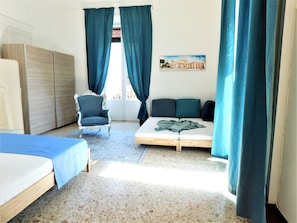 1 habitación, tabla de planchar con plancha, wifi y ropa de cama 