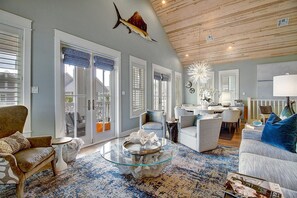 Smart TV - Designer Cinnamon Shore Lakehouse, Private Fire Pit, Resort-Like Amenities! (Port Aransas)