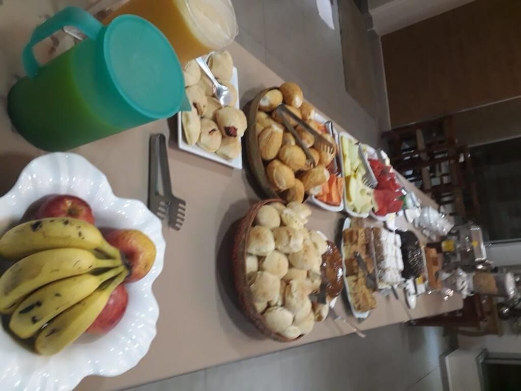 Café da manhã com buffet grátis todos os dias