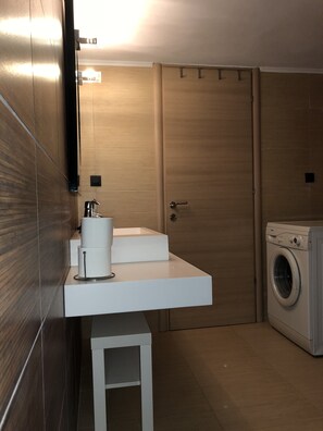 Hair dryer, towels, soap, shampoo - Contemporary Farmhouse with BBQ in N. Evia (Istiaia)