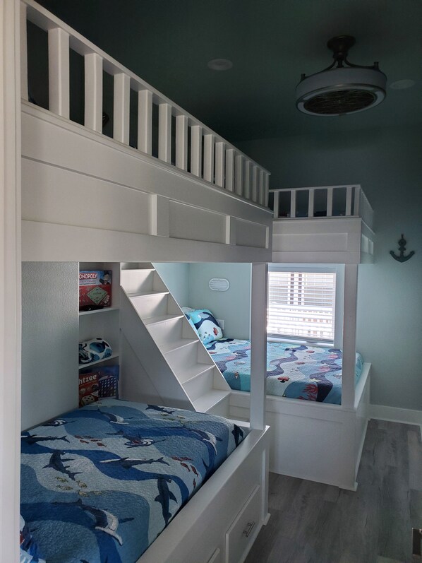 4 bedrooms, iron/ironing board, free WiFi, bed sheets