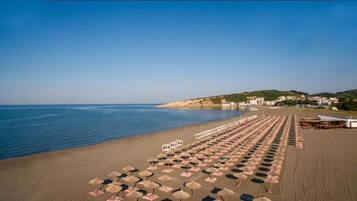 Pantai berhampiran, yoga pantai, bola tampar pantai, 4 bar pantai