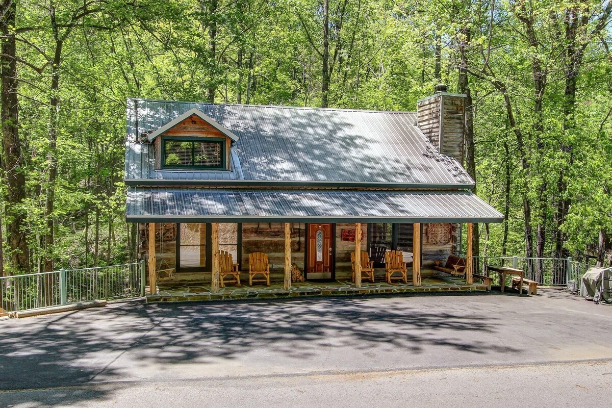 Photo 34 of Charming Log Cabin Escape! 4 King beds, Min to Gatlinburg, Frequent bear visits!
