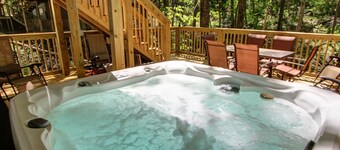 BEAR SANCTUARY LOG CABIN fanger perfekt bjergstemning med opdaterede faciliteter