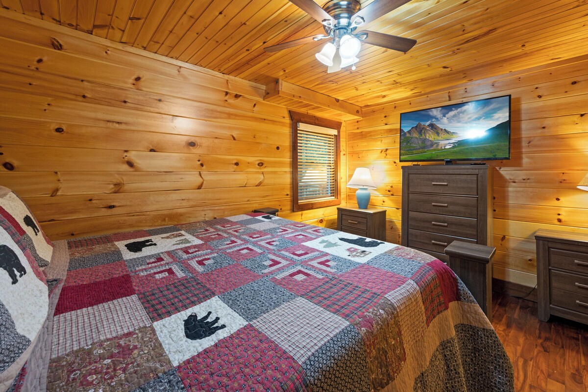 Photo 53 of Charming Log Cabin Escape! 4 King beds, Min to Gatlinburg, Frequent bear visits!