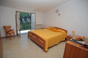 2 bedrooms, travel crib, free WiFi, bed sheets