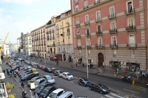 Parking - Rooms in B&B in the Chiaia area, 400mt from Metro and 500mt from the caracciolo promenade (Napoli)