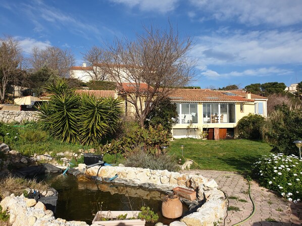 المنطقة المحيطة بالمنشأة