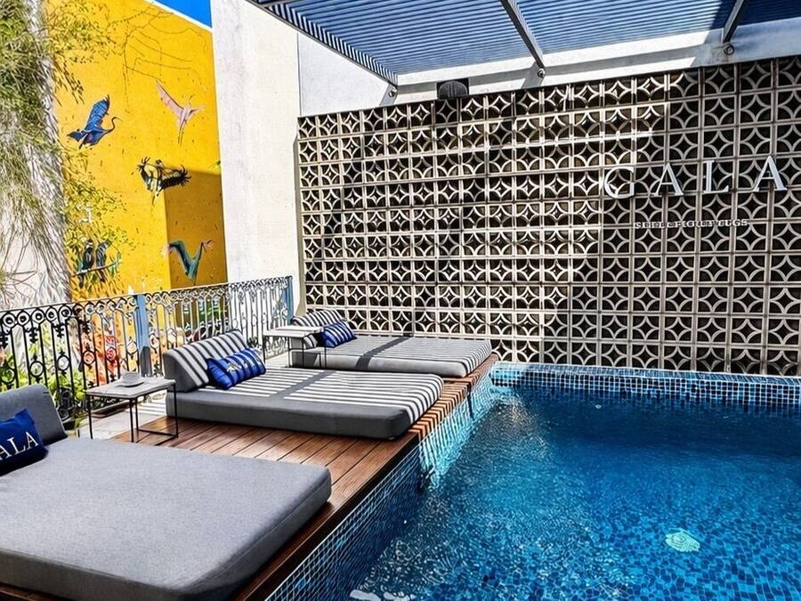 Outdoor pool, open 9:00 AM to 9:00 PM, pool loungers
