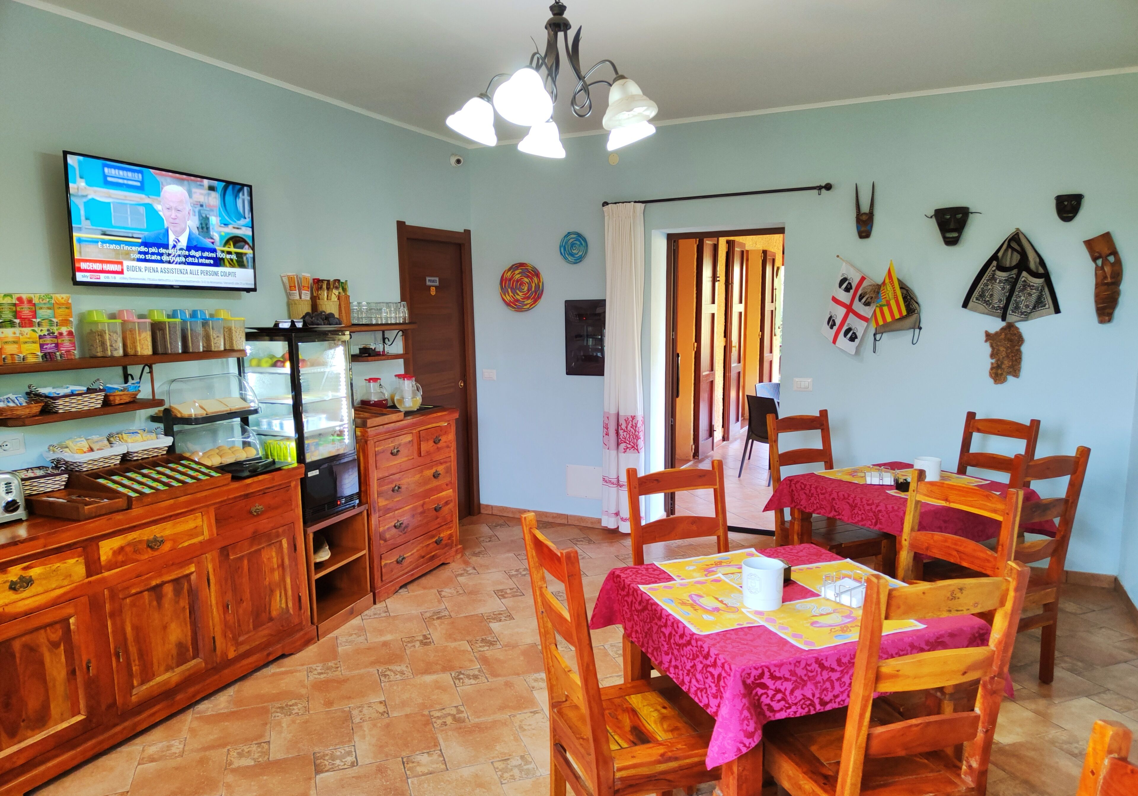 Café da manhã com buffet grátis todos os dias