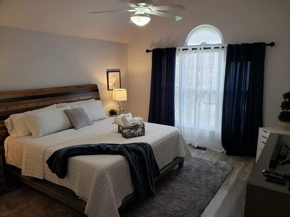 3 bedrooms, WiFi - One block from golf course (Augusta)