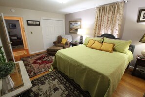 Deluxe Room | Individually decorated, individually furnished, blackout drapes - Tazmania Properties (Augusta)