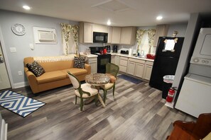 Deluxe Cottage | Living area