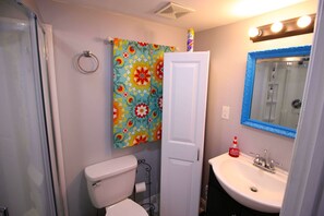 Deluxe Cottage | Bathroom | Free toiletries, hair dryer, towels - Tazmania Properties (Augusta)