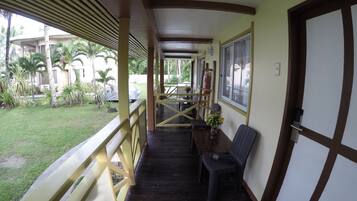 Habitación, vista al mar (Queen) | Escritorio, insonorización, wifi gratis y ropa de cama