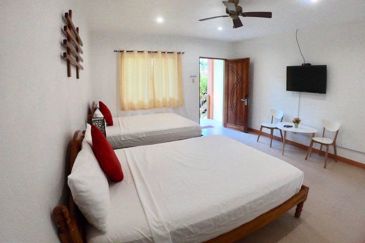 ห้องดับเบิล, ระเบียง | โต๊ะทำงาน, ห้องเก็บเสียง, Wi-Fi ฟรี, ผ้าปูที่นอน