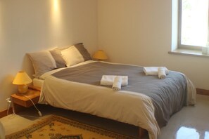 2 chambres, fer et planche à repasser, lit parapluie, Wi-Fi gratuit