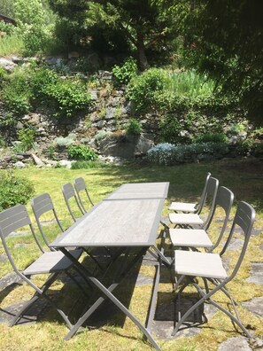 Outdoor dining - 3 star apartment, sleeps 9, in authentic Savoyard chalet (Sainte-Foy-Tarentaise)