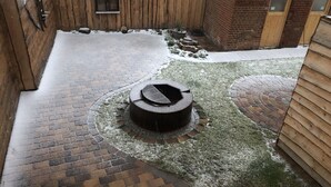 A backyard with a fire pit, brick pathway, and a wooden fence. - Apartment in the Harz Mountains (Wernigerode)