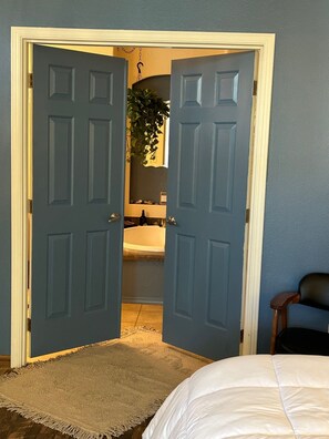1 bedroom, desk, iron/ironing board, free WiFi - Birdsong by day, daimond lit sky by night (Sedona)