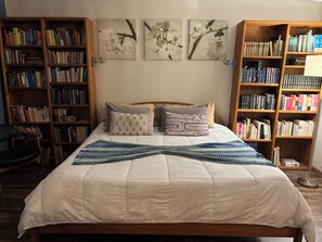 1 bedroom, desk, iron/ironing board, free WiFi - Birdsong by day, daimond lit sky by night (Sedona)