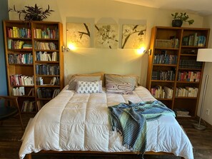 1 bedroom, desk, iron/ironing board, free WiFi - Birdsong by day, daimond lit sky by night (Sedona)