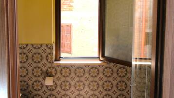 Dusche, Regendusche, kostenlose Toilettenartikel, Haartrockner