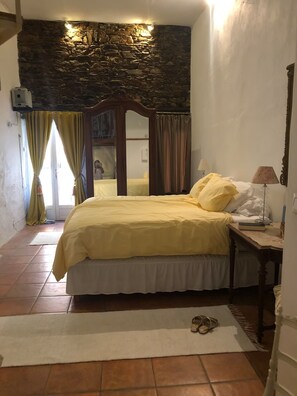 2 chambres, fer et planche à repasser, accès au Wi-Fi (inclus)