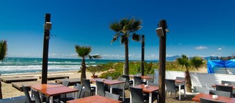 Las Chapas Playa beachfront house with private garden, pool