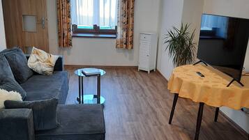 Deluxe Studio Suite | Living area