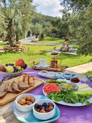 Breakfast buffet - Yiva Kazdaglari (Edremit)