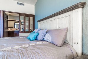 3 bedrooms, free WiFi, bed sheets, wheelchair access - Sonoran Sky Resort 1002 It's All Good Oceanfront Condo Great For Families (Puerto Peñasco)