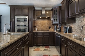 Fridge, microwave, oven, stovetop - Sonoran Sky Resort 1002 It's All Good Oceanfront Condo Great For Families (Puerto Peñasco)