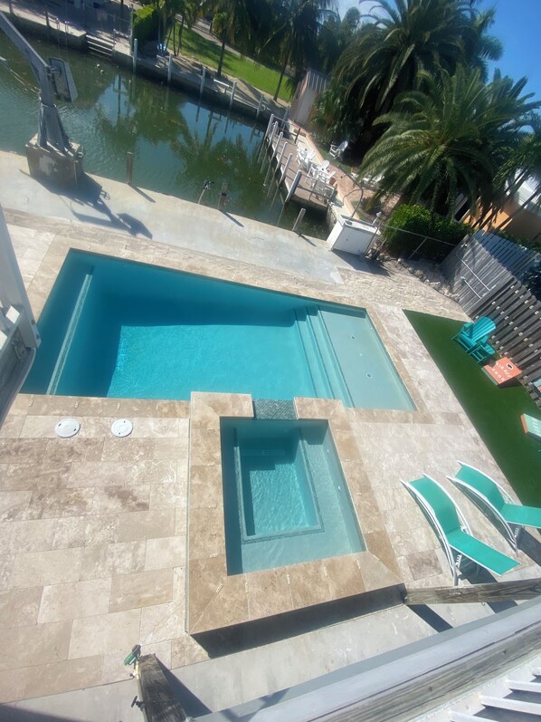 Piscine extérieure, piscine chauffée