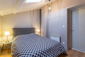 1 bedroom, desk, soundproofing, iron/ironing board - Entrance of the artists (Lyon)