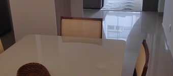 2 bedroom apartment, 1 suite, with garage and Wi-Fi, in the center and sea.