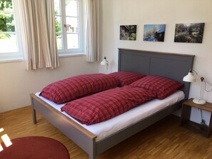1 Schlafzimmer, Reisekinderbett, kostenloses WLAN, Bettwäsche