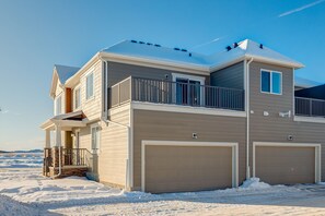 Comfort Townhome | Terrace/patio - New Home near Spruce Meadows (Calgary)