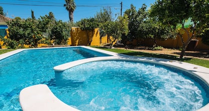 Villa Los Naranjos, oasis with jacuzzi 15 minutes from Seville
