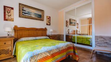 3 bedrooms, iron/ironing board, travel crib, free WiFi